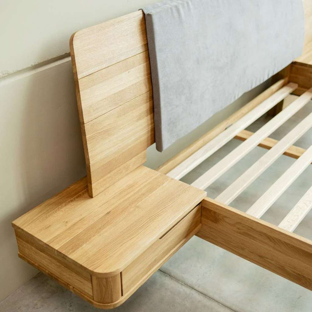 Massief eikenhouten bed met vastgebouwde nachtkastjes ALINA | NordicStory - Image 4
