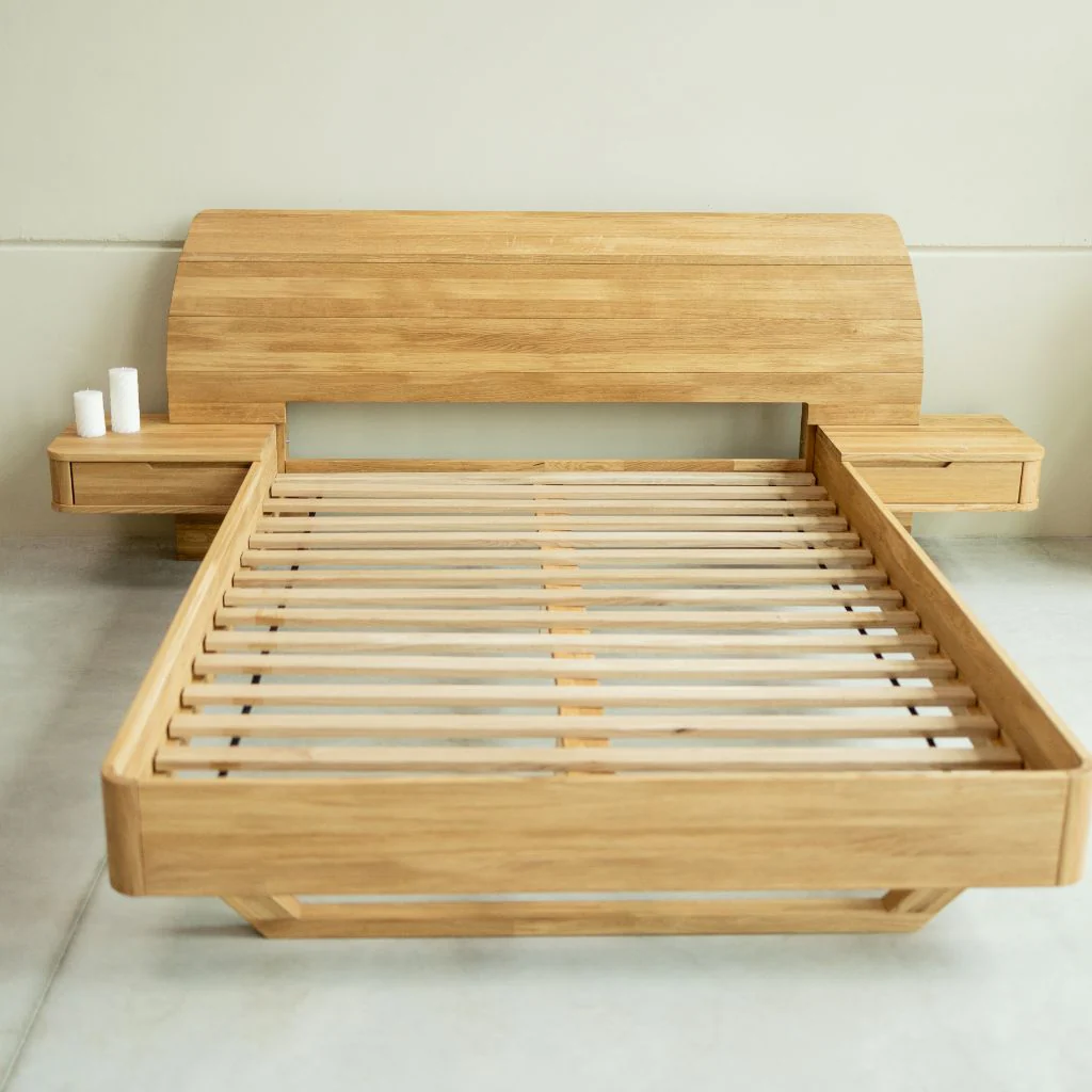 Massief eikenhouten bed met vastgebouwde nachtkastjes ALINA | NordicStory - Image 5