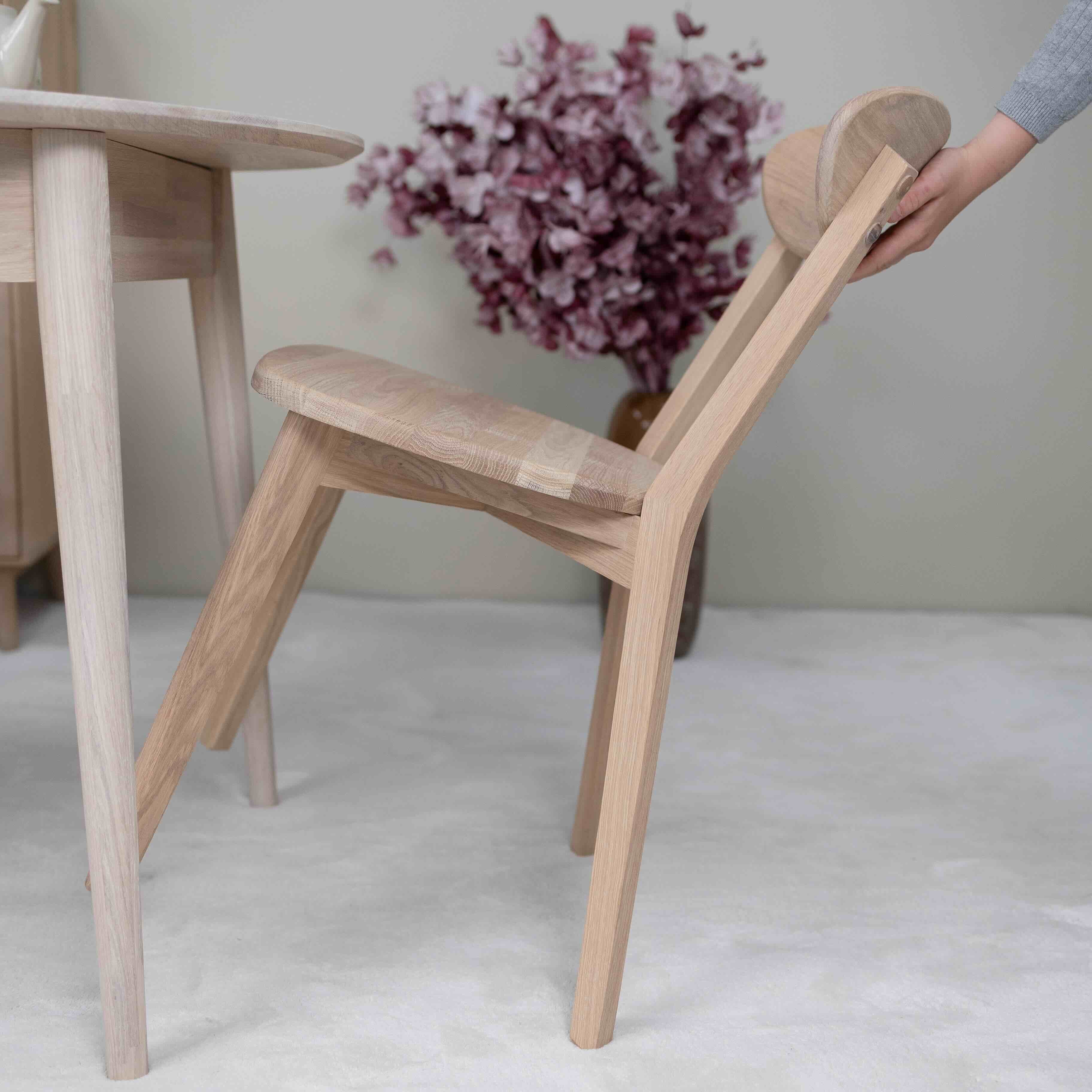 Set Escandi 3 massief houten tafel en twee ISKU stoelen - Image 5