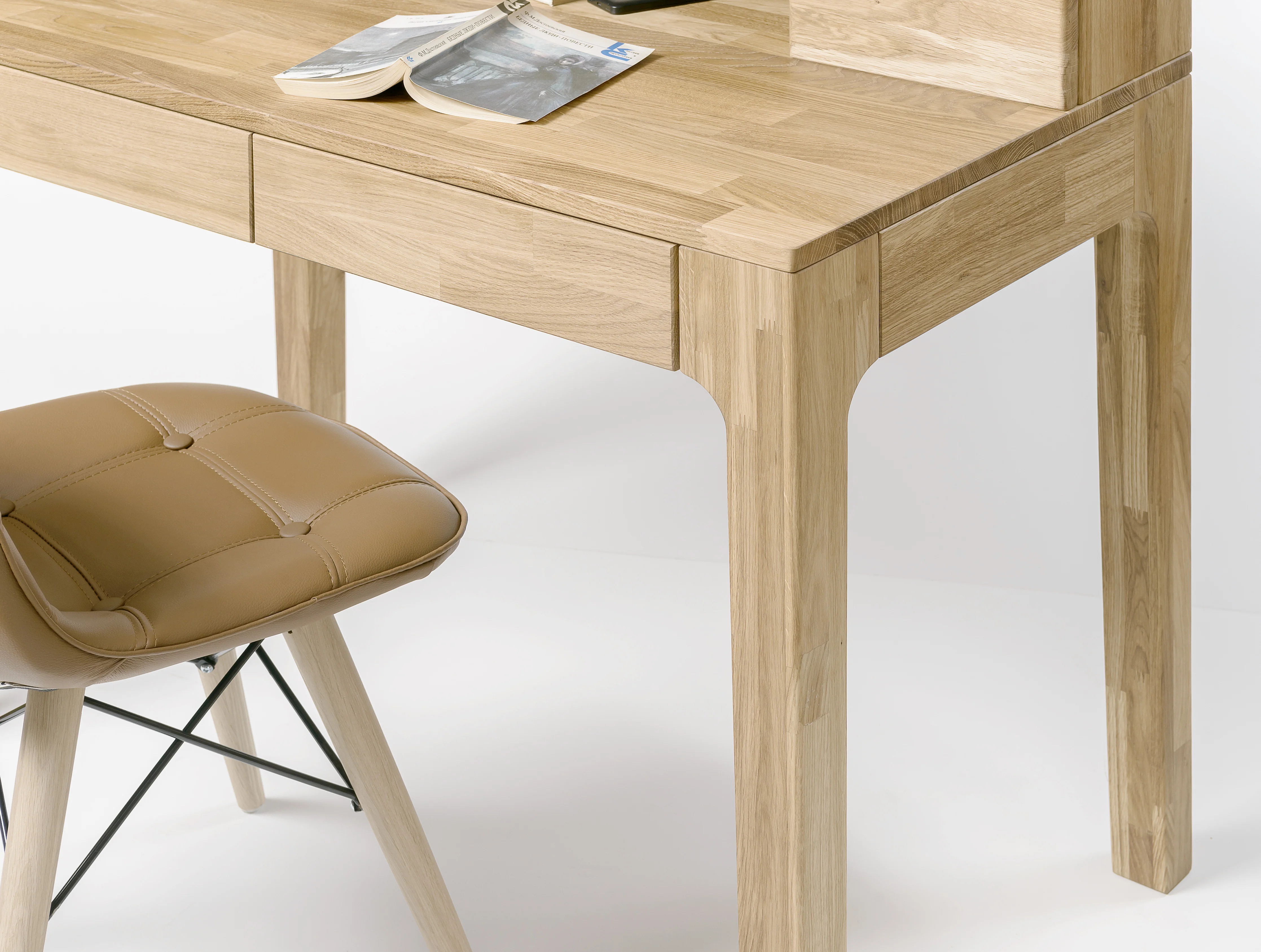 Axel II massief eikenhouten bureau | NordicStory - Image 10