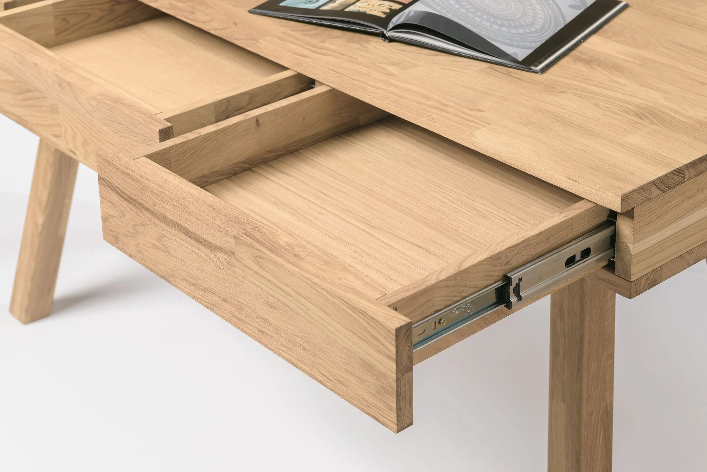 Einstein 2 massief eikenhouten bureau met zwevend boekenrek | NordicStory - Image 14