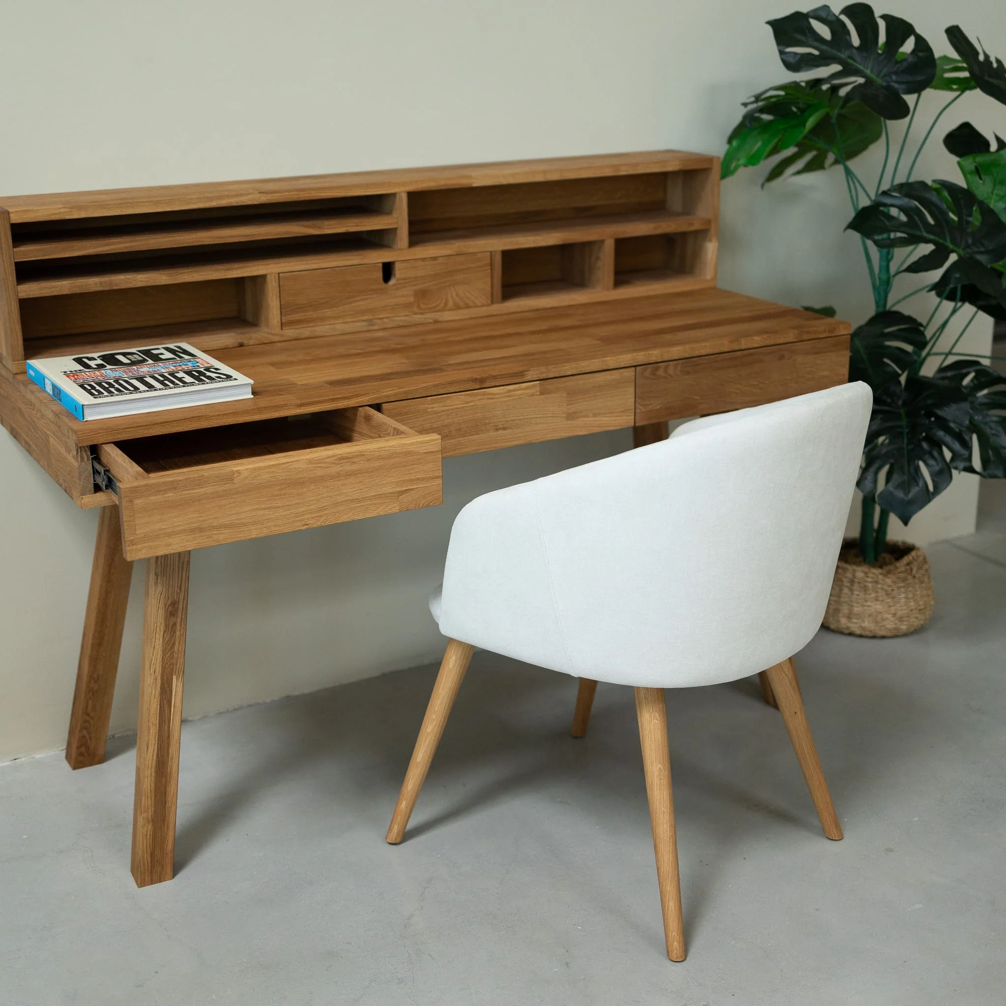 Einstein 2 massief eikenhouten bureau met zwevend boekenrek | NordicStory - Image 6