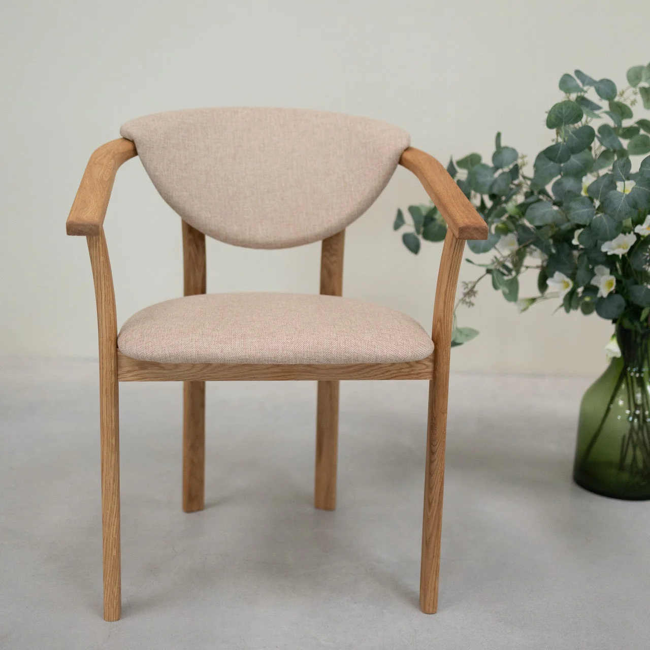 Set van 2 of 4 Alexis eetkamerstoelen, frame van massief eiken, bekleding beige | NordicStory - Image 4