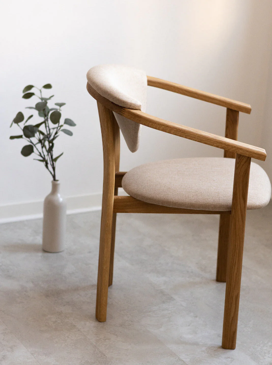 Set van 2 of 4 Alexis eetkamerstoelen, frame van massief eiken, bekleding beige | NordicStory - Image 8