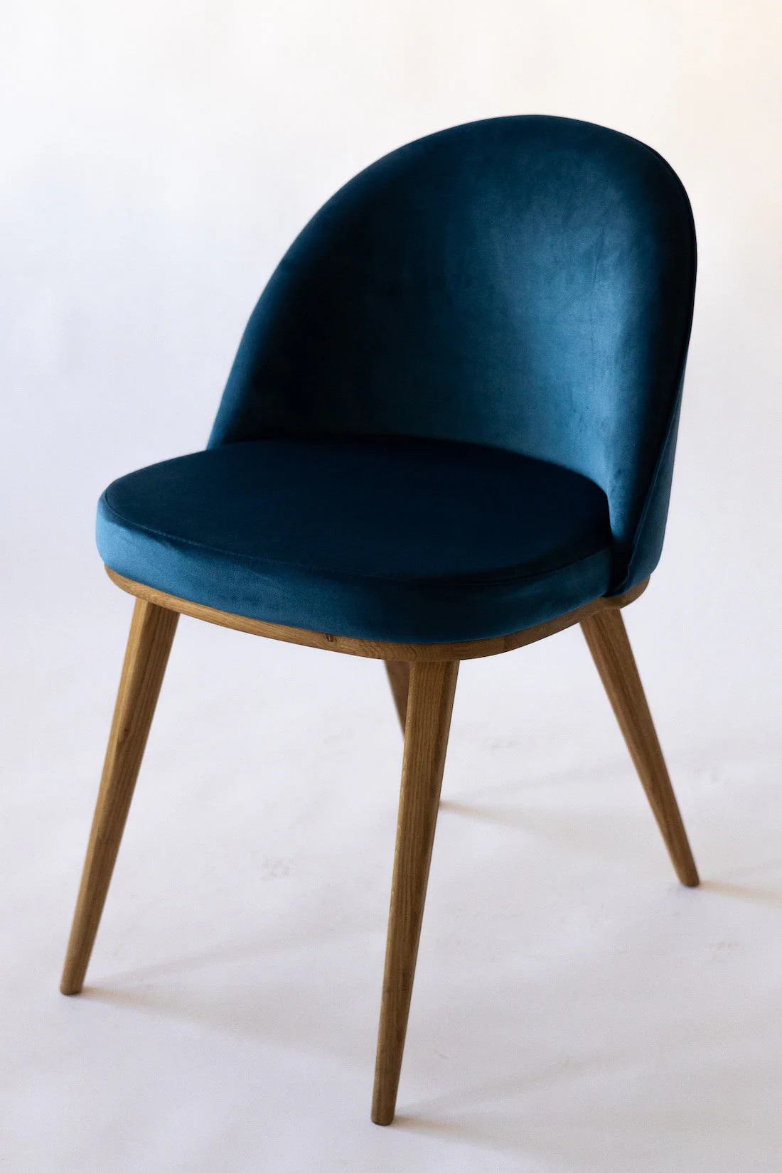 Set van 2 of 4 Clara eetkamerstoelen, frame van massief eiken, bekleding in Monako Blue | NordicStory - Image 6
