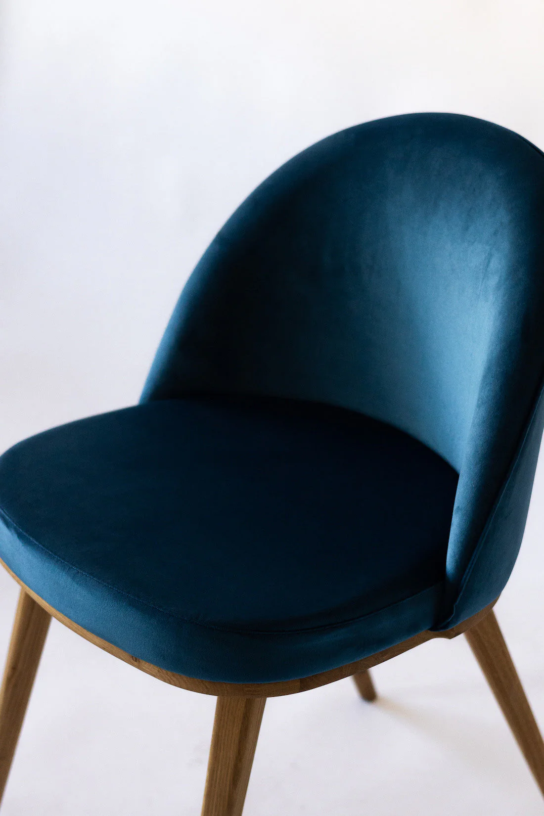 Set van 2 of 4 Clara eetkamerstoelen, frame van massief eiken, bekleding in Monako Blue | NordicStory - Image 7