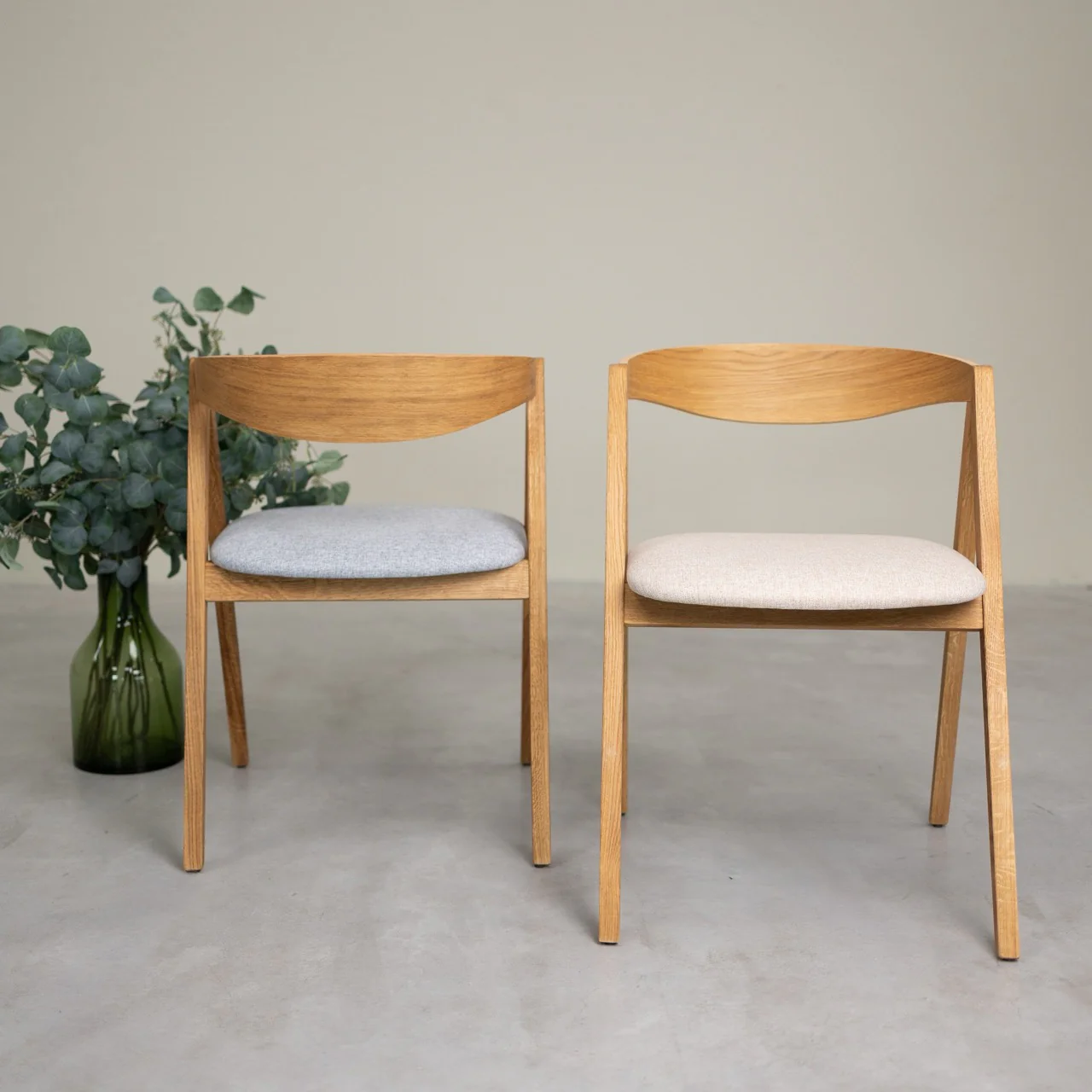 Set van 2 of 4 Oscar-eetkamerstoelen van massief eikenhout, gestoffeerd | NordicStory