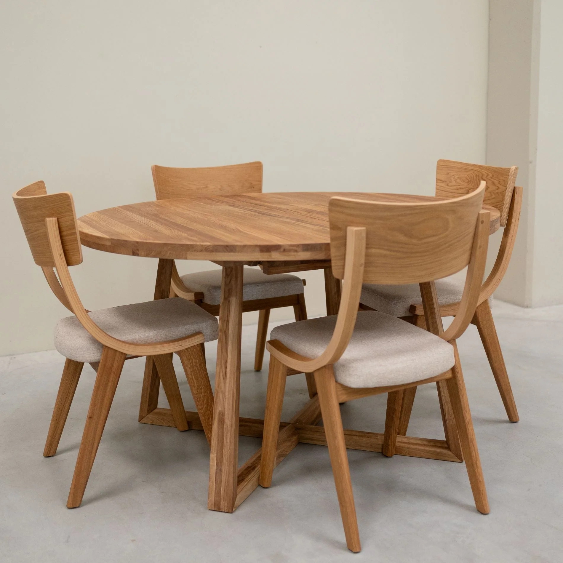 Set van 2 of 4 Lucas-eetkamerstoelen van massief eikenhout, met grijze of beige bekleding | NordicStory - Image 6