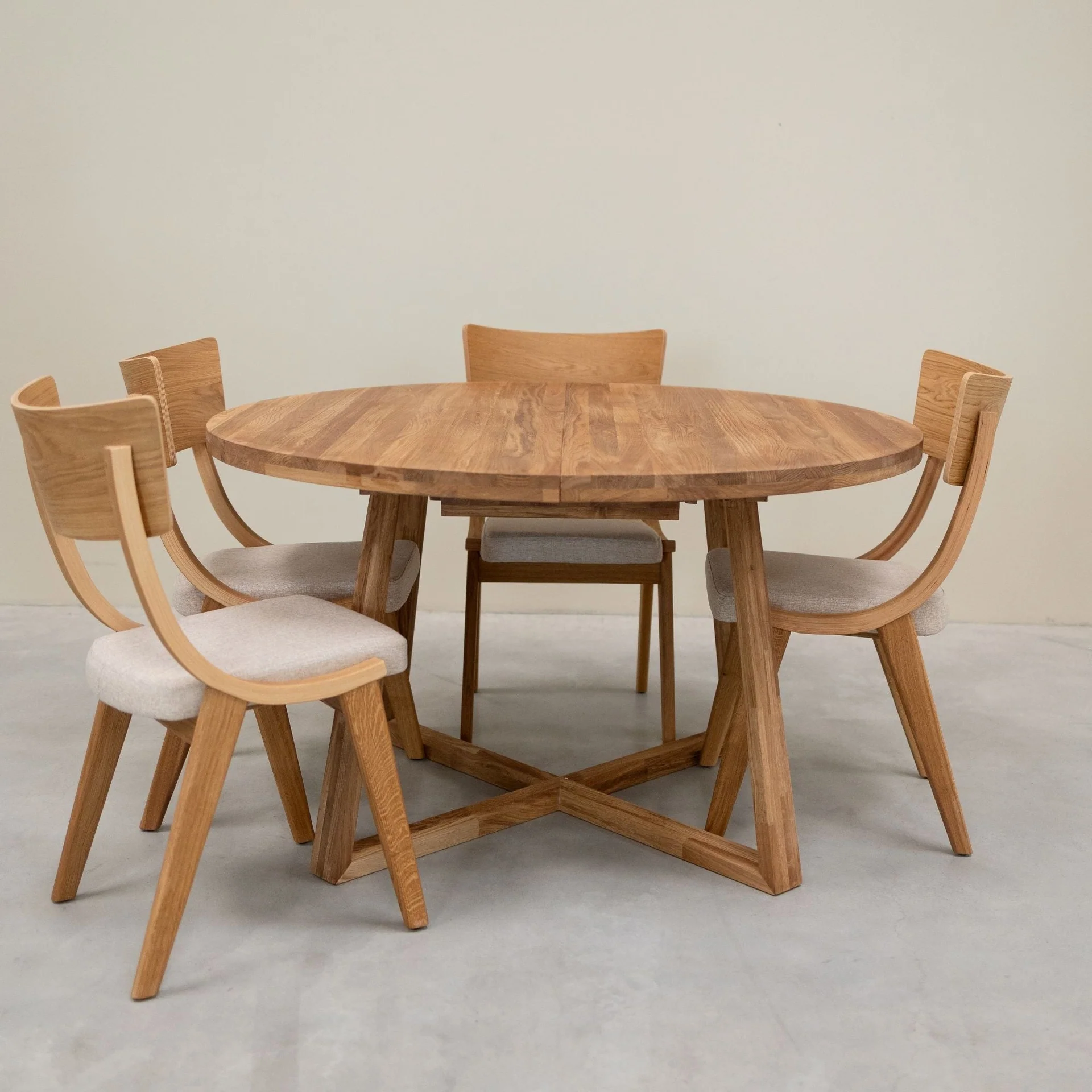Set van 2 of 4 Lucas-eetkamerstoelen van massief eikenhout, met grijze of beige bekleding | NordicStory - Image 9