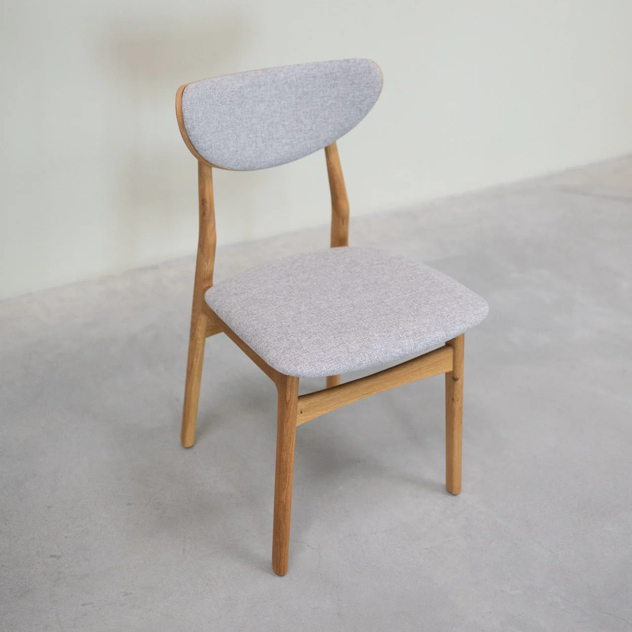 Set van 2 of 4 Maxwell-eetkamerstoelen van massief eikenhout, gestoffeerd | NordicStory - Image 11