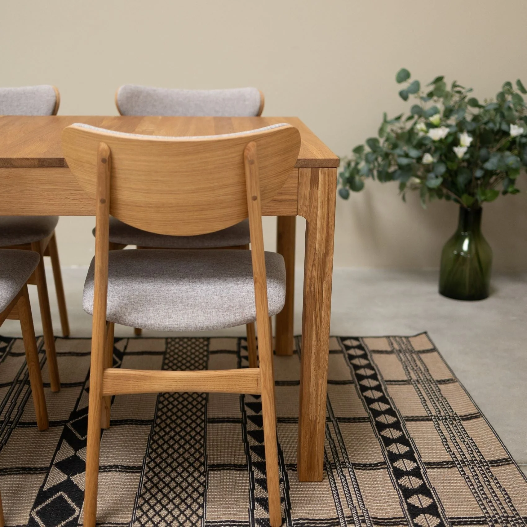 Set van 2 of 4 Maxwell-eetkamerstoelen van massief eikenhout, gestoffeerd | NordicStory - Image 4