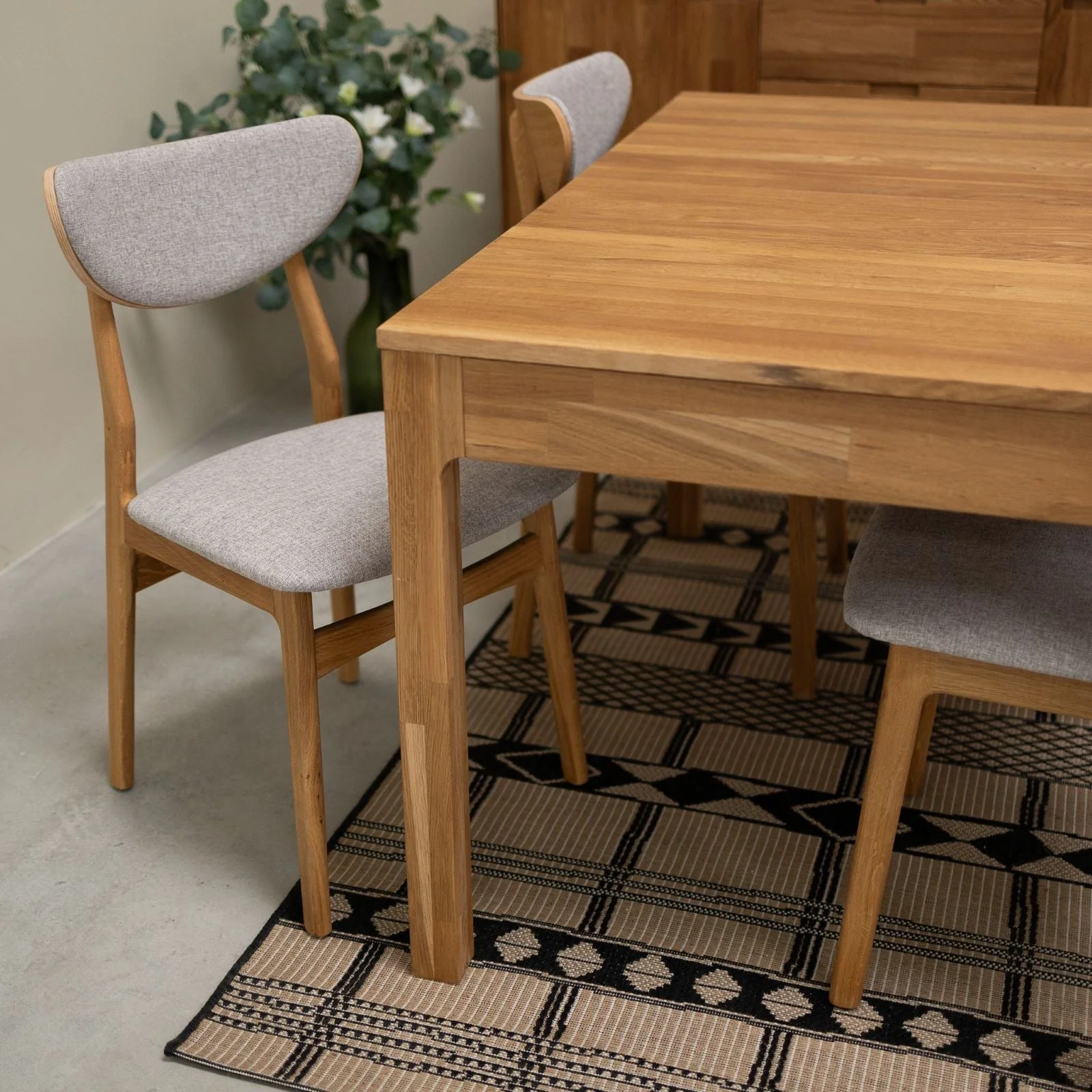 Set van 2 of 4 Maxwell-eetkamerstoelen van massief eikenhout, gestoffeerd | NordicStory - Image 5