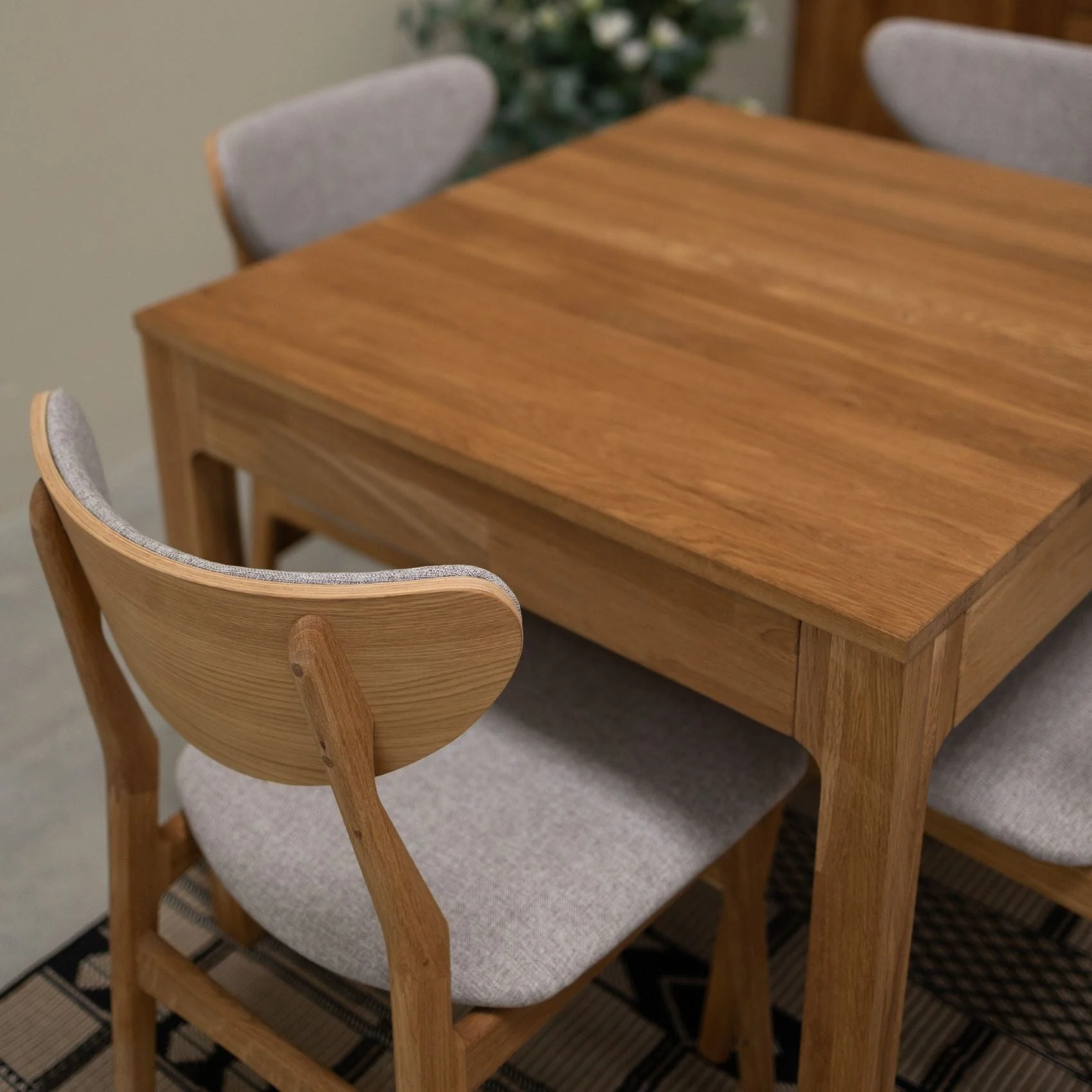 Set van 2 of 4 Maxwell-eetkamerstoelen van massief eikenhout, gestoffeerd | NordicStory - Image 6