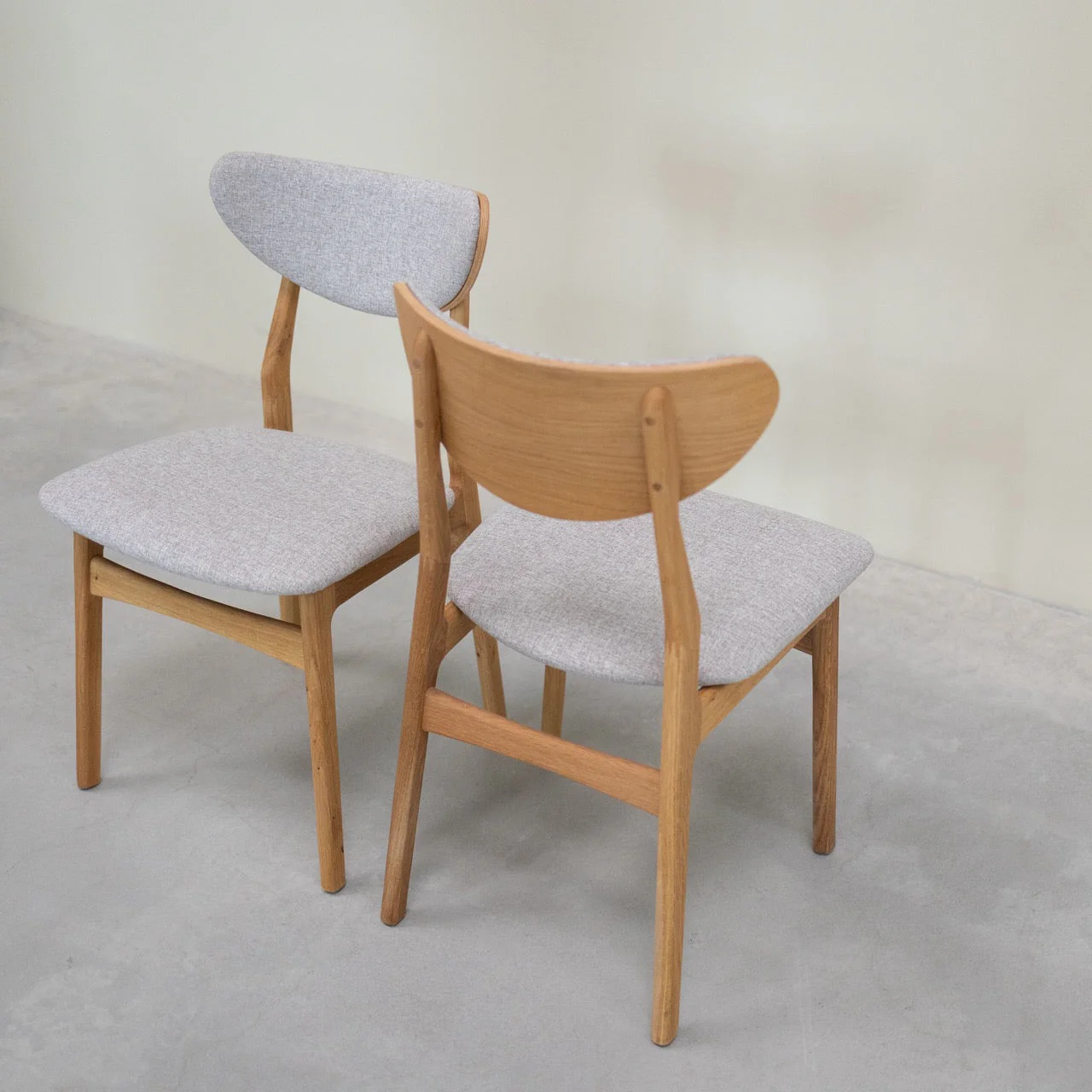 Set van 2 of 4 Maxwell-eetkamerstoelen van massief eikenhout, gestoffeerd | NordicStory - Image 9