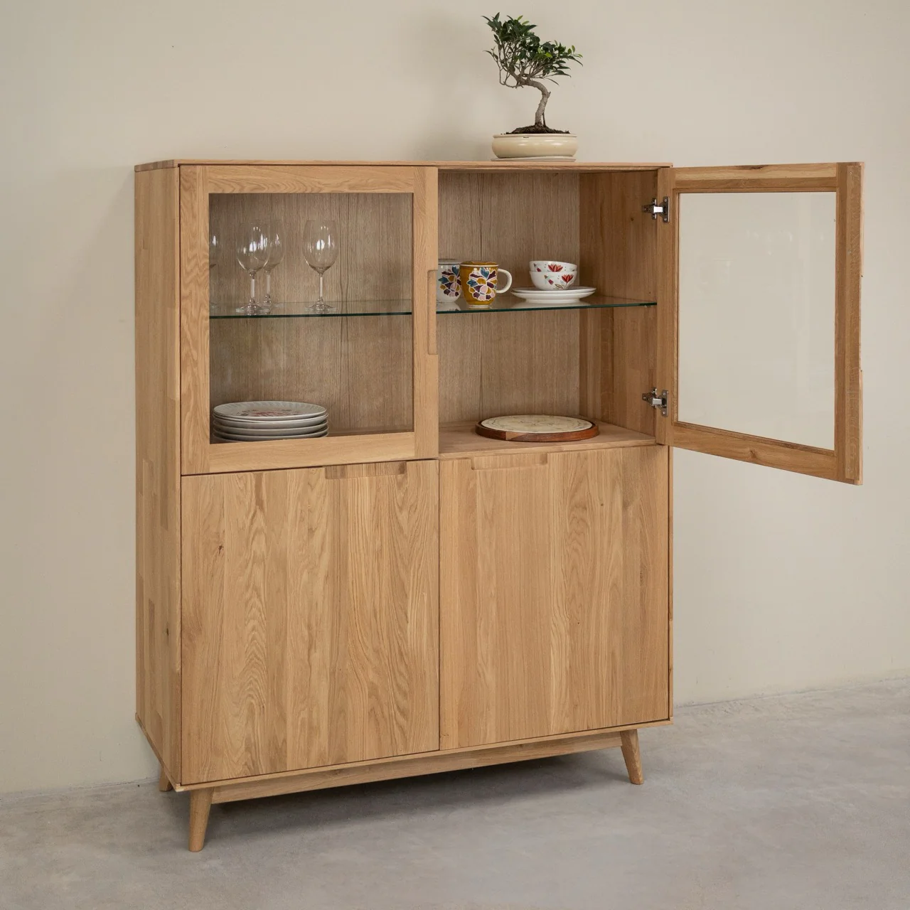 Vitrinekast van massief eikenhout van Escandi Atelier | NordicStory - Image 3