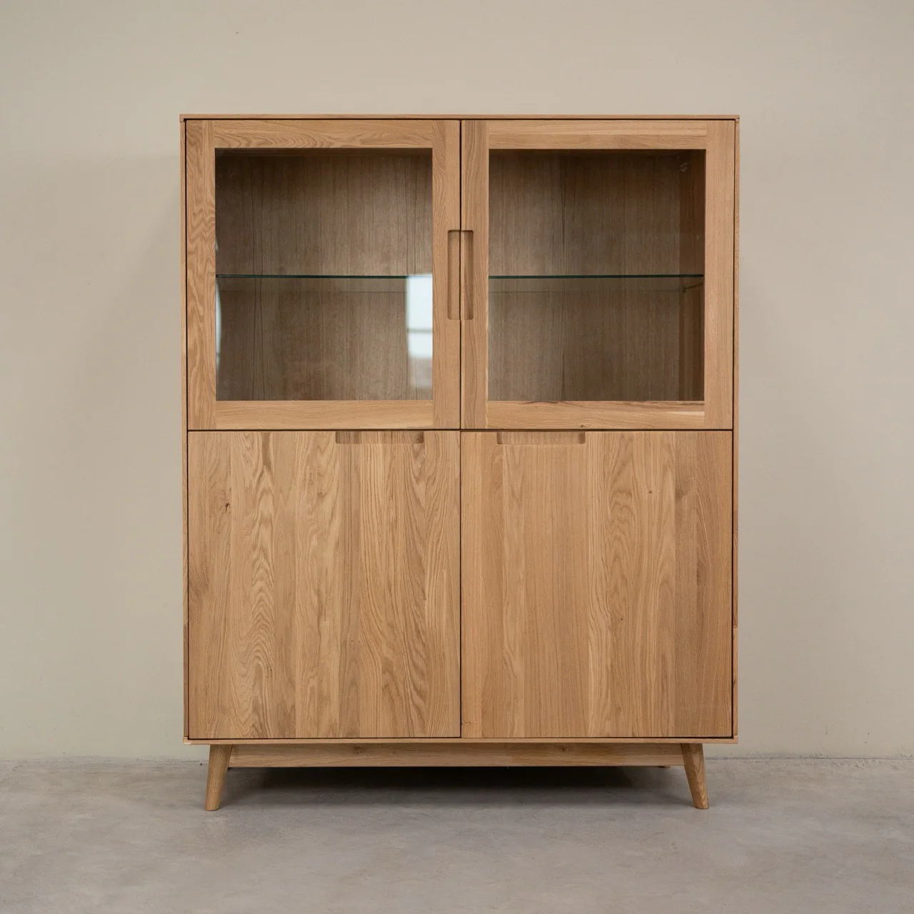 Vitrinekast van massief eikenhout van Escandi Atelier | NordicStory - Image 7